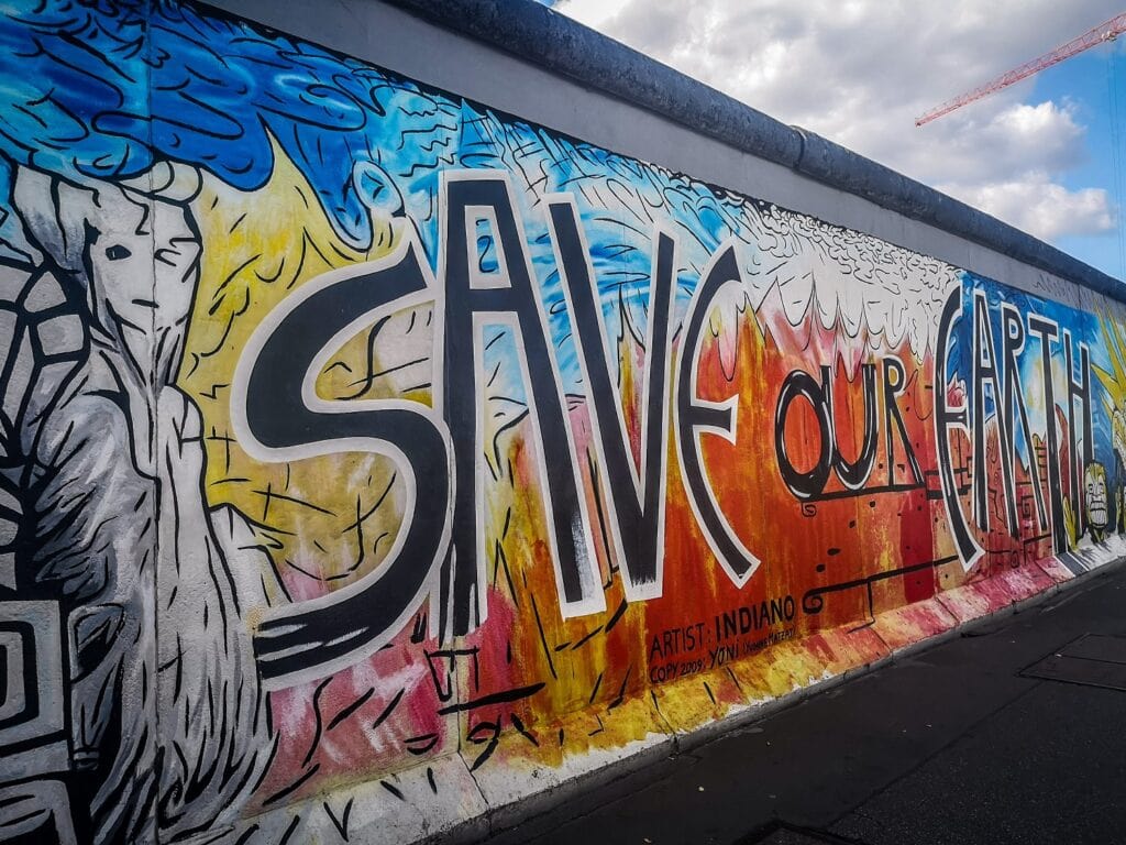 East Side Gallery - mural Save Our Earth