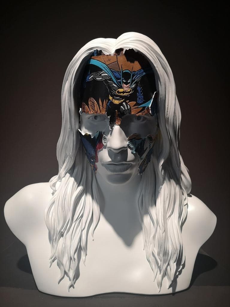 Urban Nation - rzeźba twarzy kobiety w masce